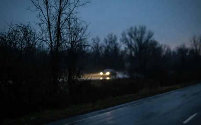 Auto večer na silnici